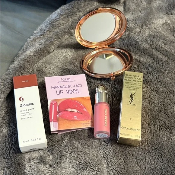 Lip and Cheek Makeup Set w/ Travel Mirror! - Picture 2 of 2